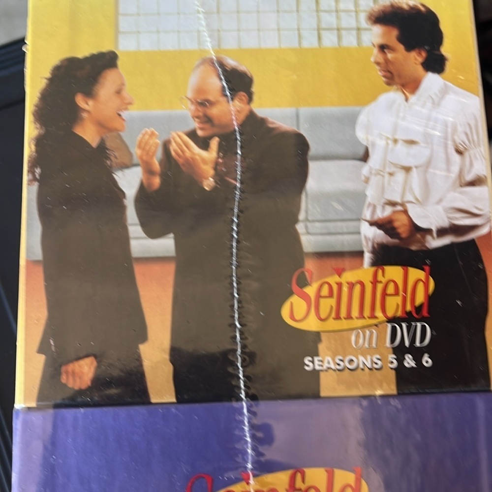 Seinfeld Puffy Shirt Collectible - Picture 4 of 4